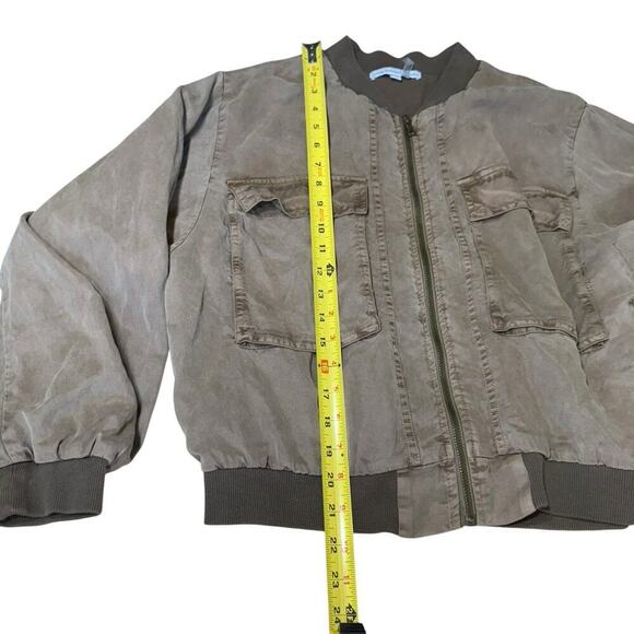 Young Fabulous & Broke Gray Utility Style Cropped Bomber Jacket M Fishingcore - Picture 9 of 9